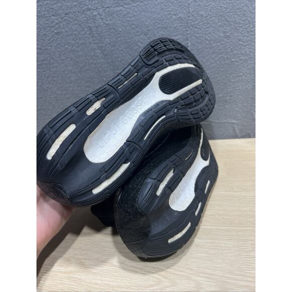 Adidas Ultraboost 22 Running Triple Black Athletic Shoes AG75166 Womens Size 7 - Picture 5 of 7